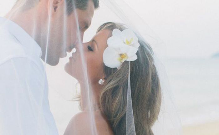 These Hairstyles Were Made For A Breezy Beach Wedding